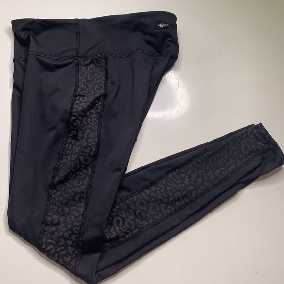 Old Navy Pants - Old Navy Activewear athletic yoga Legging pants animal print Small women’s